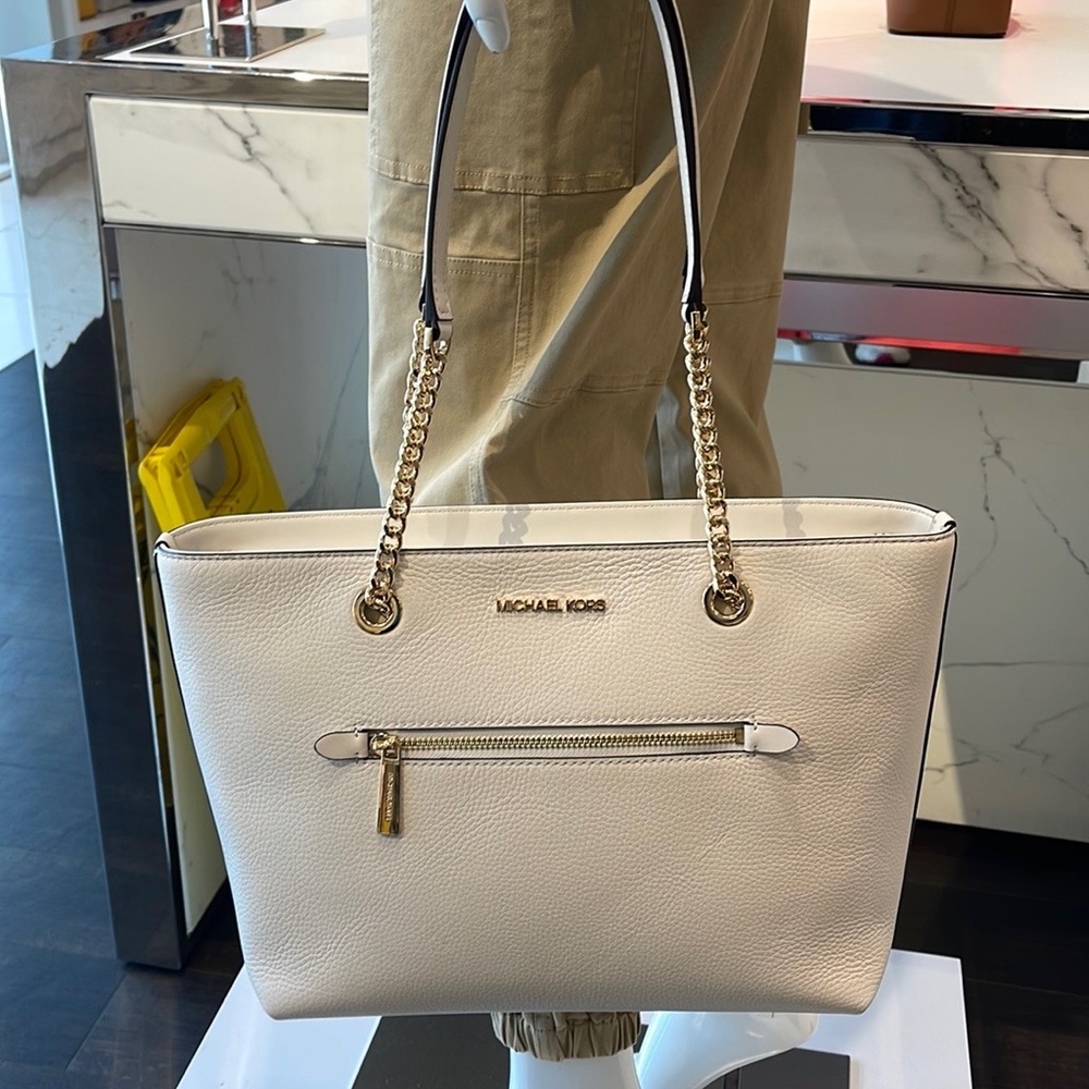 MICHAEL KORS
Jet Set Medium Front Zip Pebbled Leather Chain Tote Bag
Light Cream